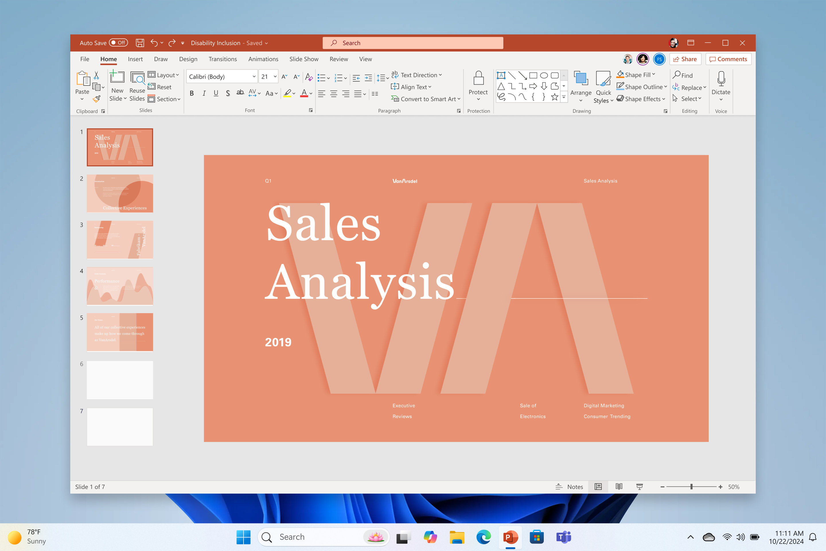 Eine PowerPoint-Datei ist auf einem Computerbildschirm geöffnet